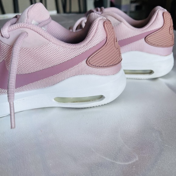 Nike Air Max Oketo Colorway Sneakers Women's Size 6 Pink AQ2231-500 - Picture 5 of 8